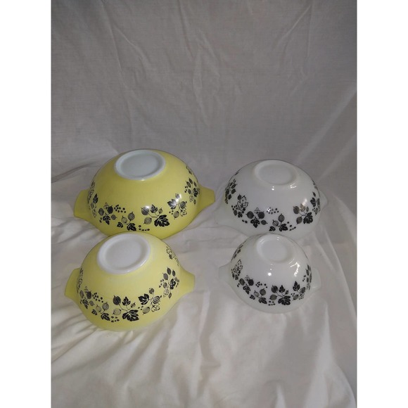 Pyrex yellow and black gooseberry Cinderella bowls (set of 4) - Picture 4 of 7